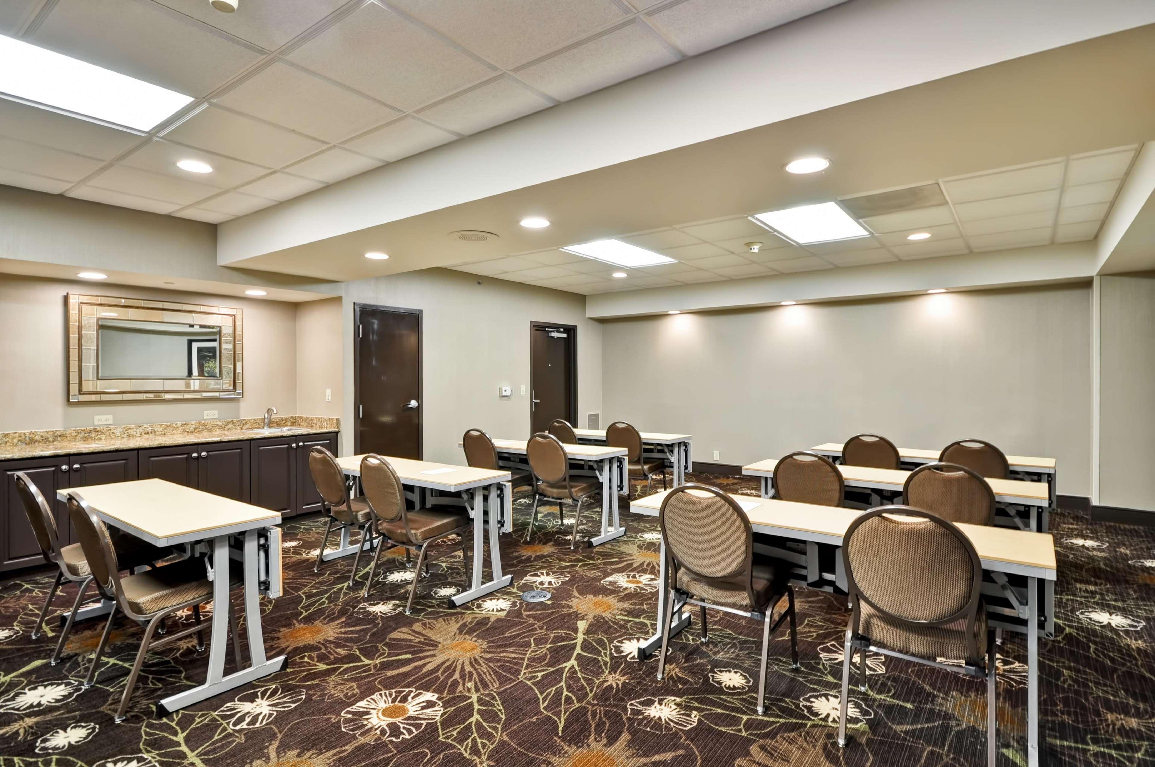 Hotel Hampton & East Germantown Area 3*