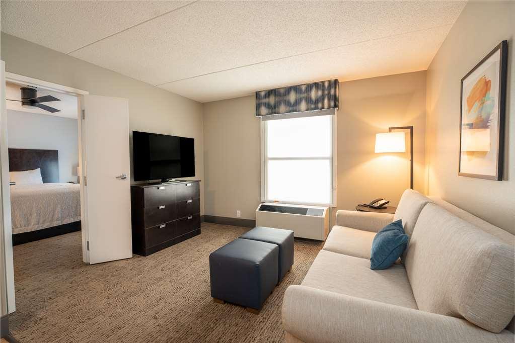 Hotel Hampton & East Germantown Area