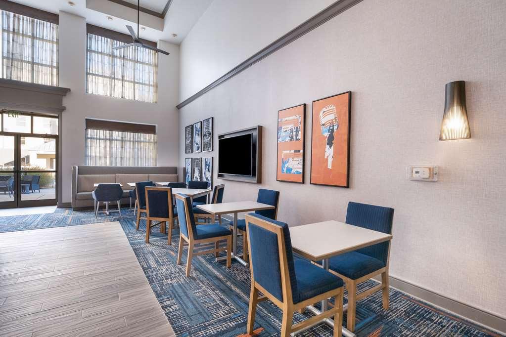 Hotel Hampton & East Germantown Area 3*