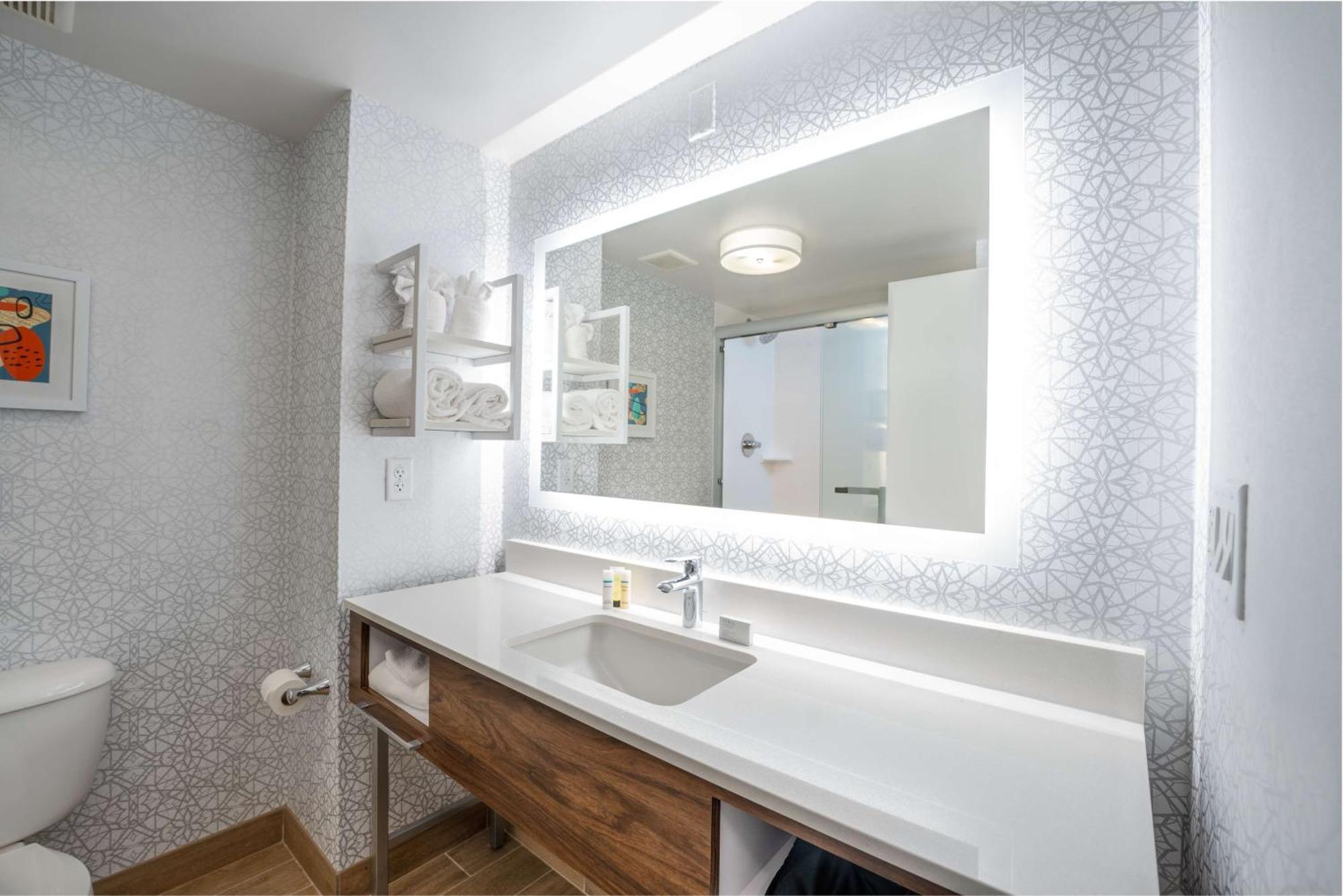 Hampton & East Germantown Area Hotel 3*