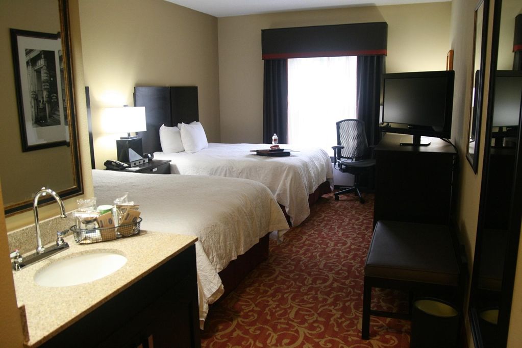 Hotel Hampton & East Germantown Area