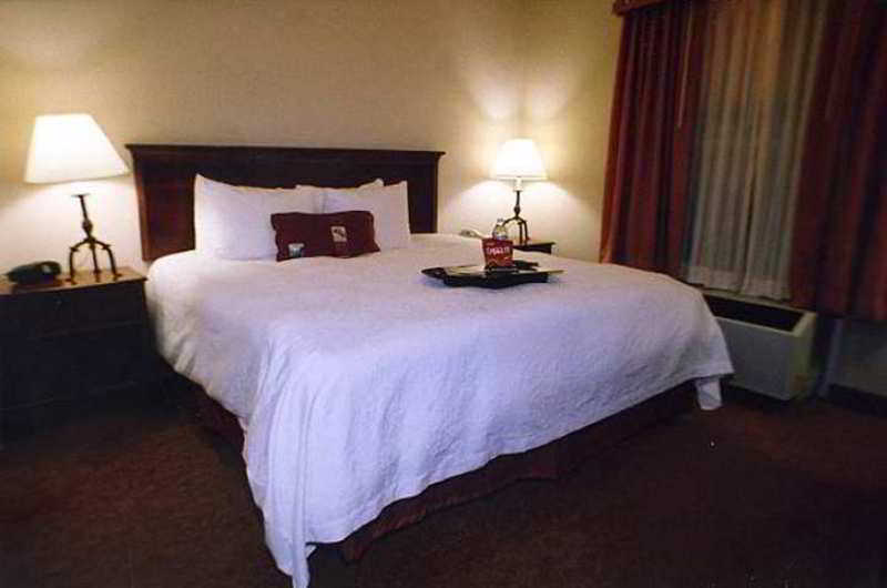 Hotel Hampton & East Germantown Area 3*