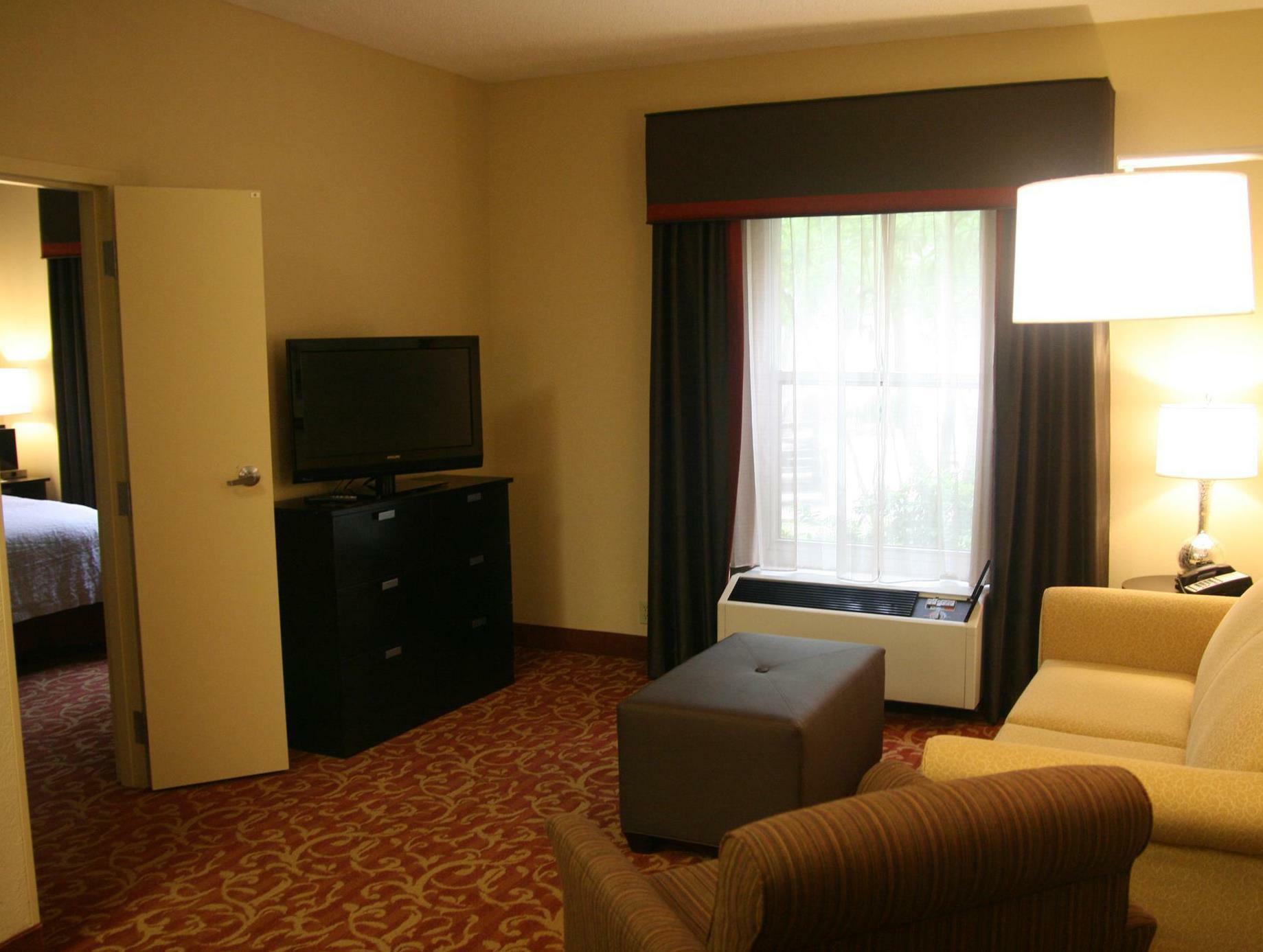 Hampton & East Germantown Area Hotel