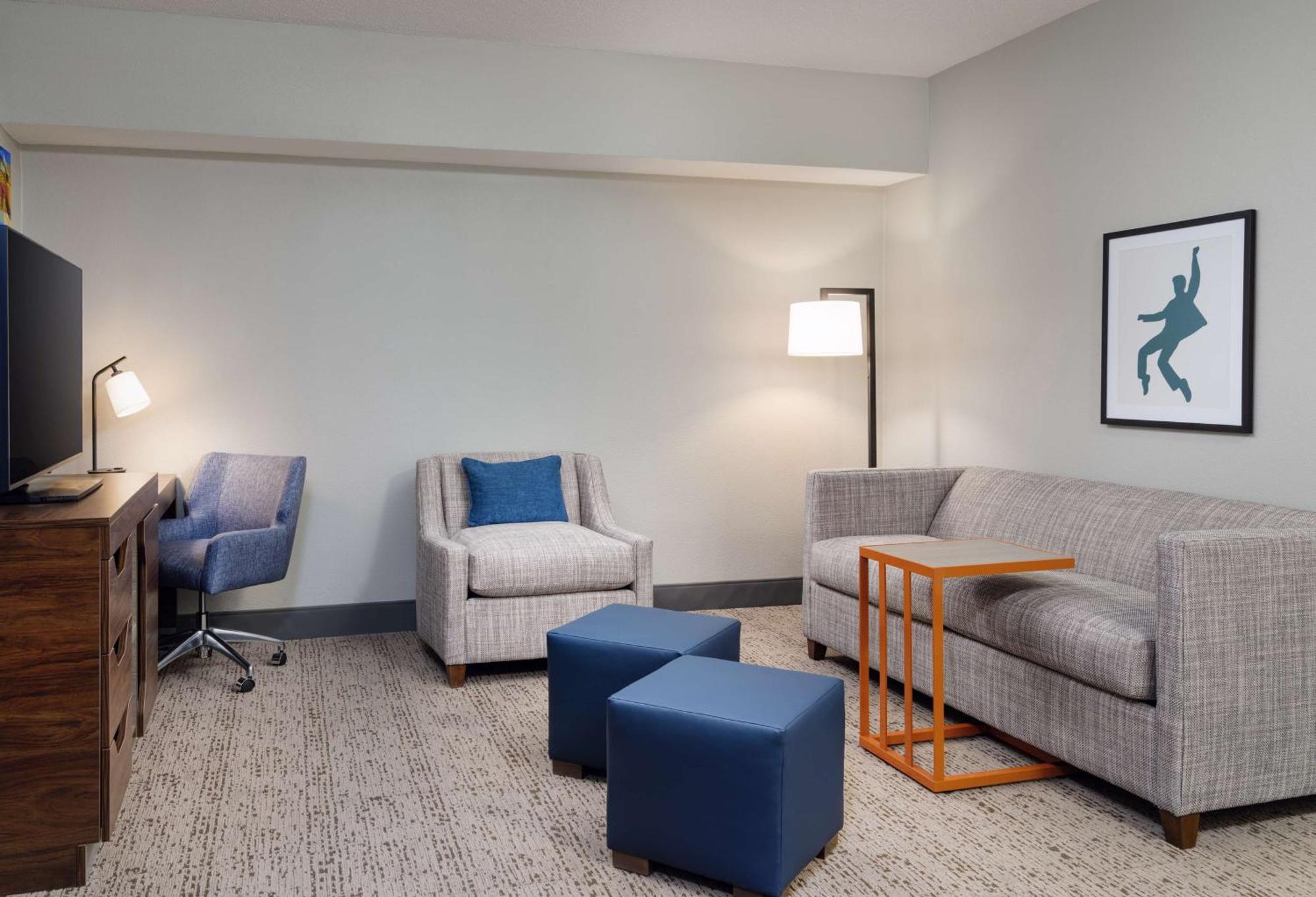 Hotel Hampton & East Germantown Area