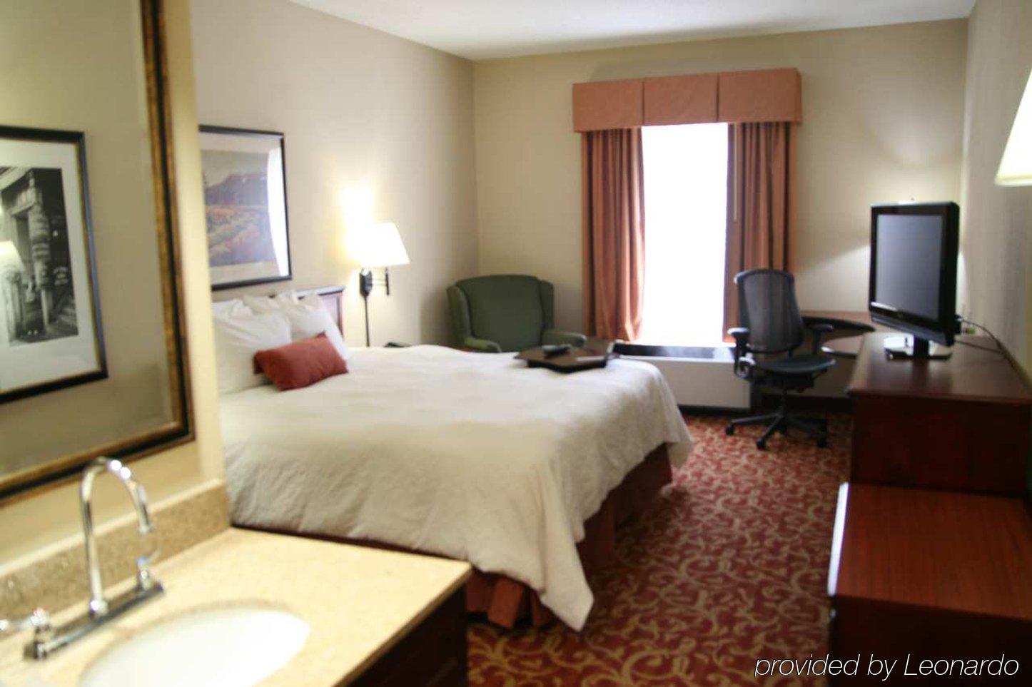 Hampton & East Germantown Area Hotel 3*